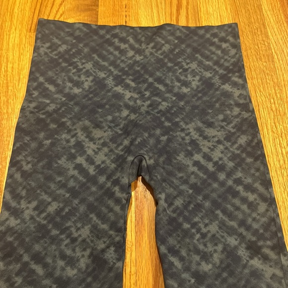 Spanx Look at Me Now Cropped Seamless Leggings - Picture 5 of 8